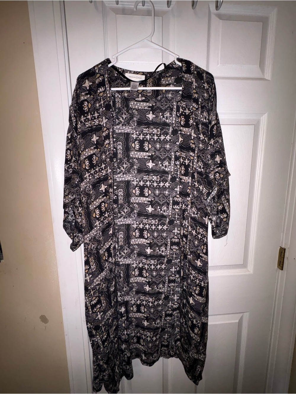 Treasure & Bond Black and Cream Patterned Kimono